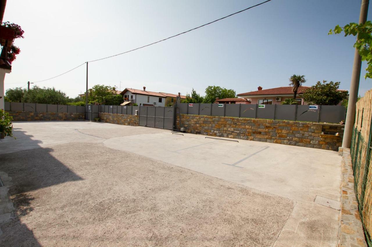 Apartmaji Sobe Zvezda Pobegi Ngoại thất bức ảnh
